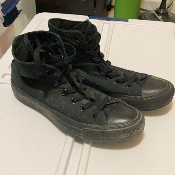 converse solid black